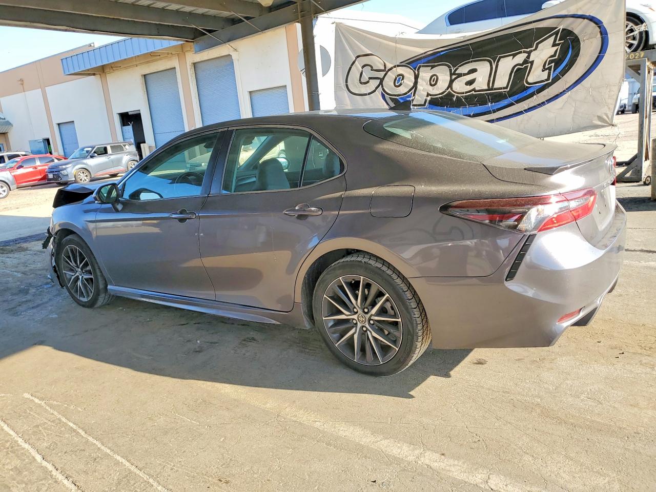 2022 TOYOTA CAMRY SE photo 3
