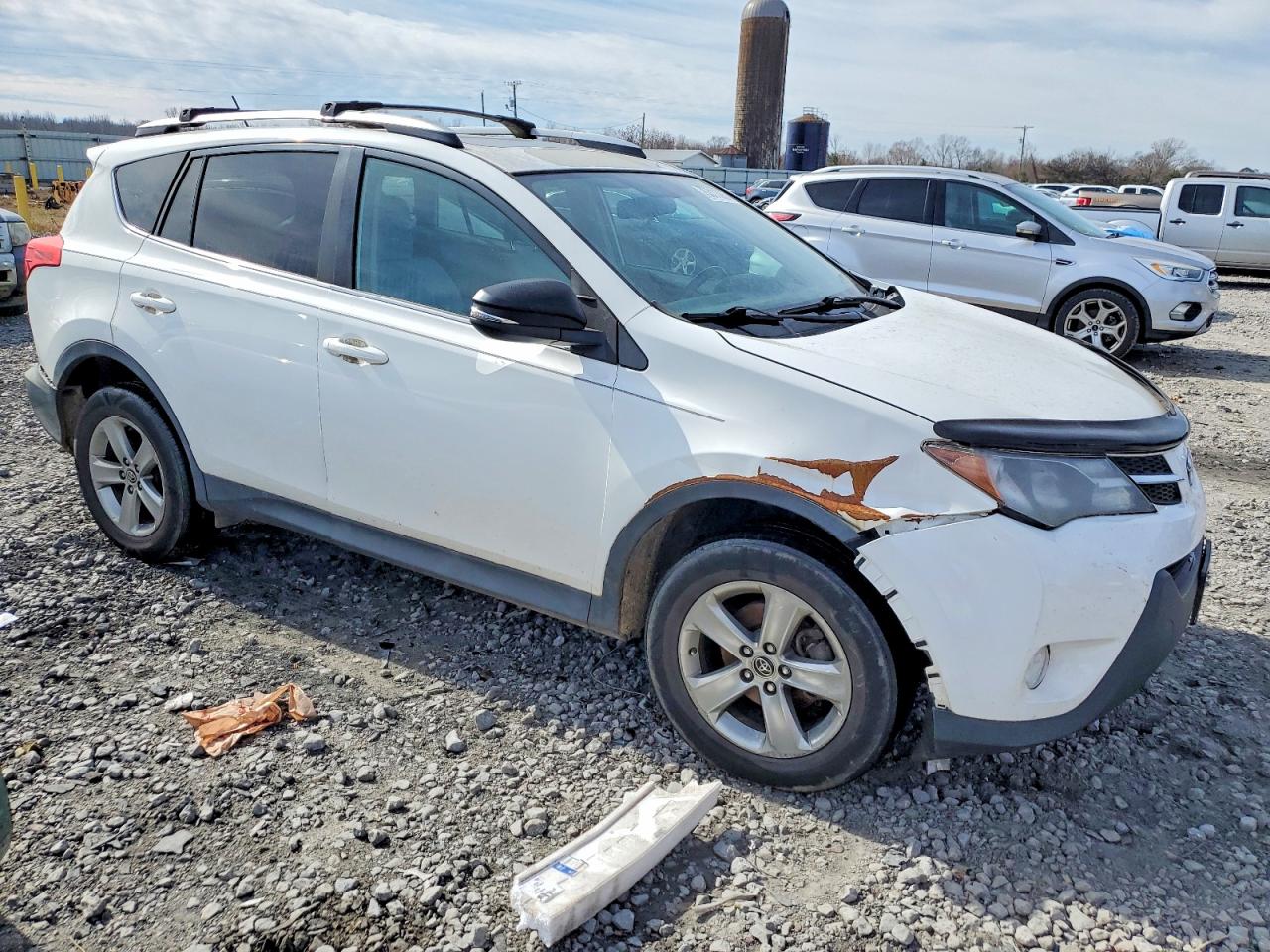 2015 TOYOTA RAV4 XLE photo 7