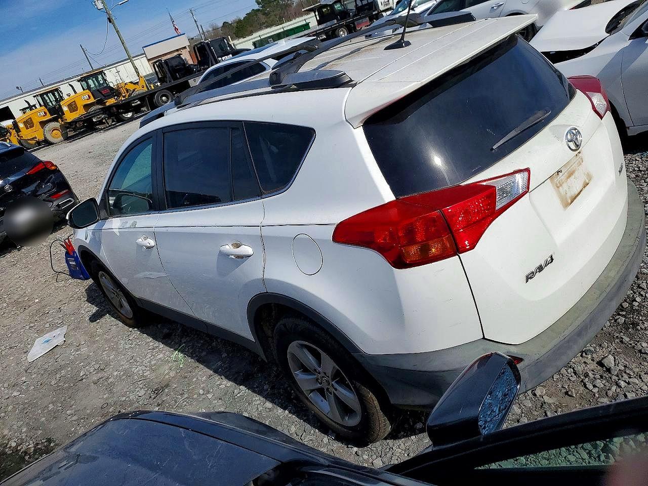2015 TOYOTA RAV4 XLE photo 3