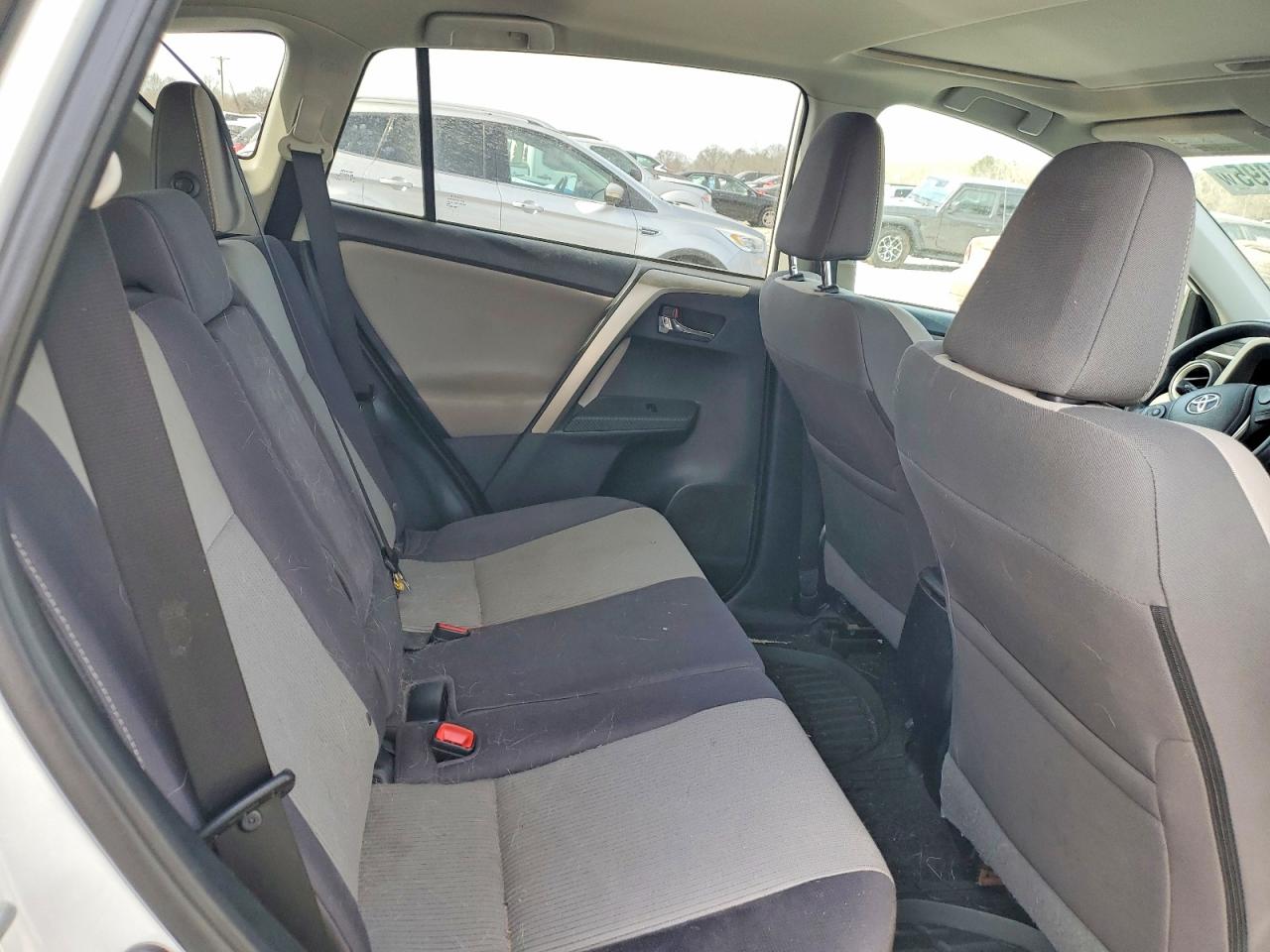 2015 TOYOTA RAV4 XLE photo 19