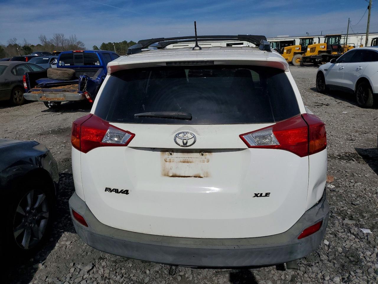2015 TOYOTA RAV4 XLE photo 11