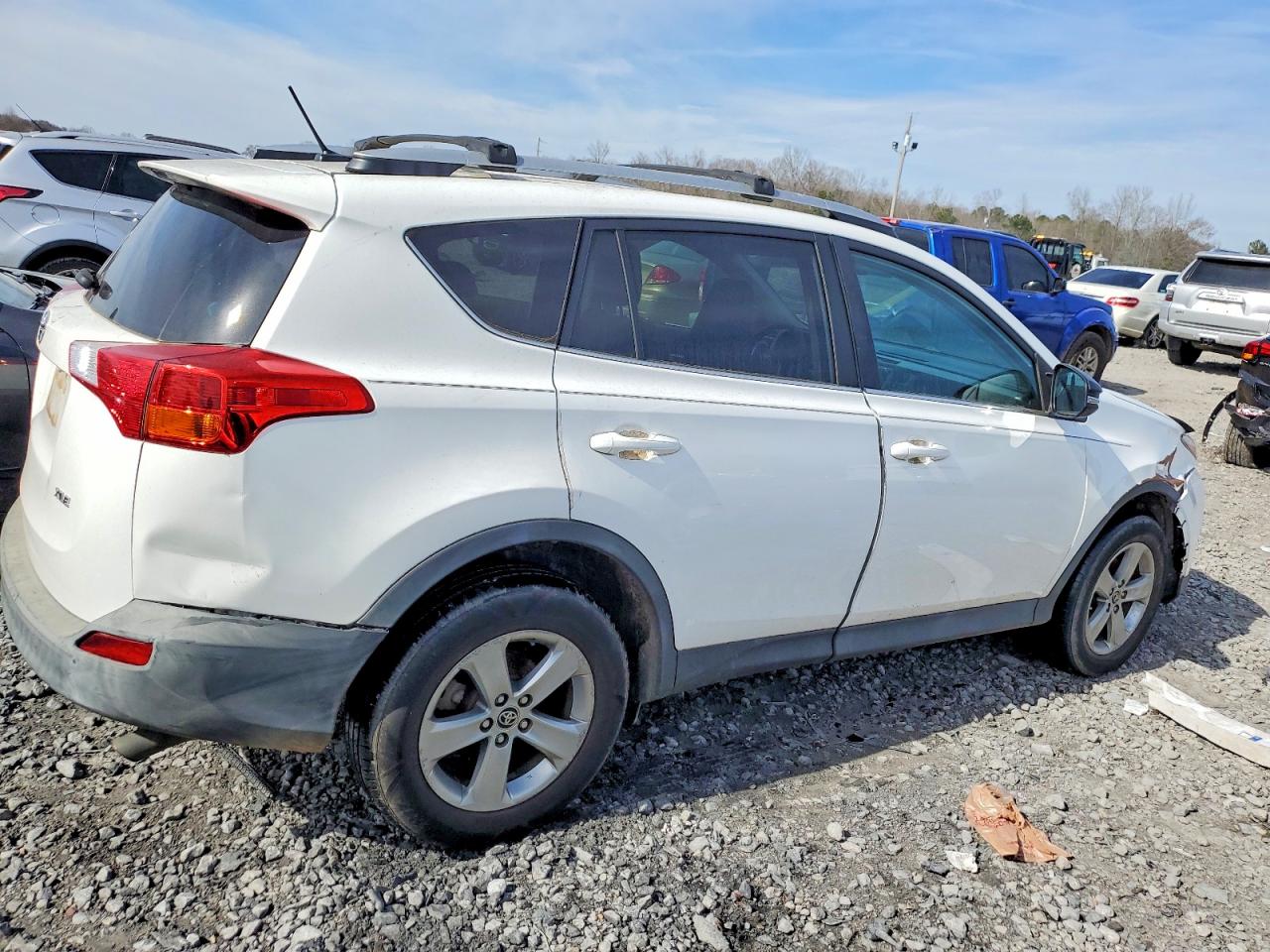 2015 TOYOTA RAV4 XLE photo 5