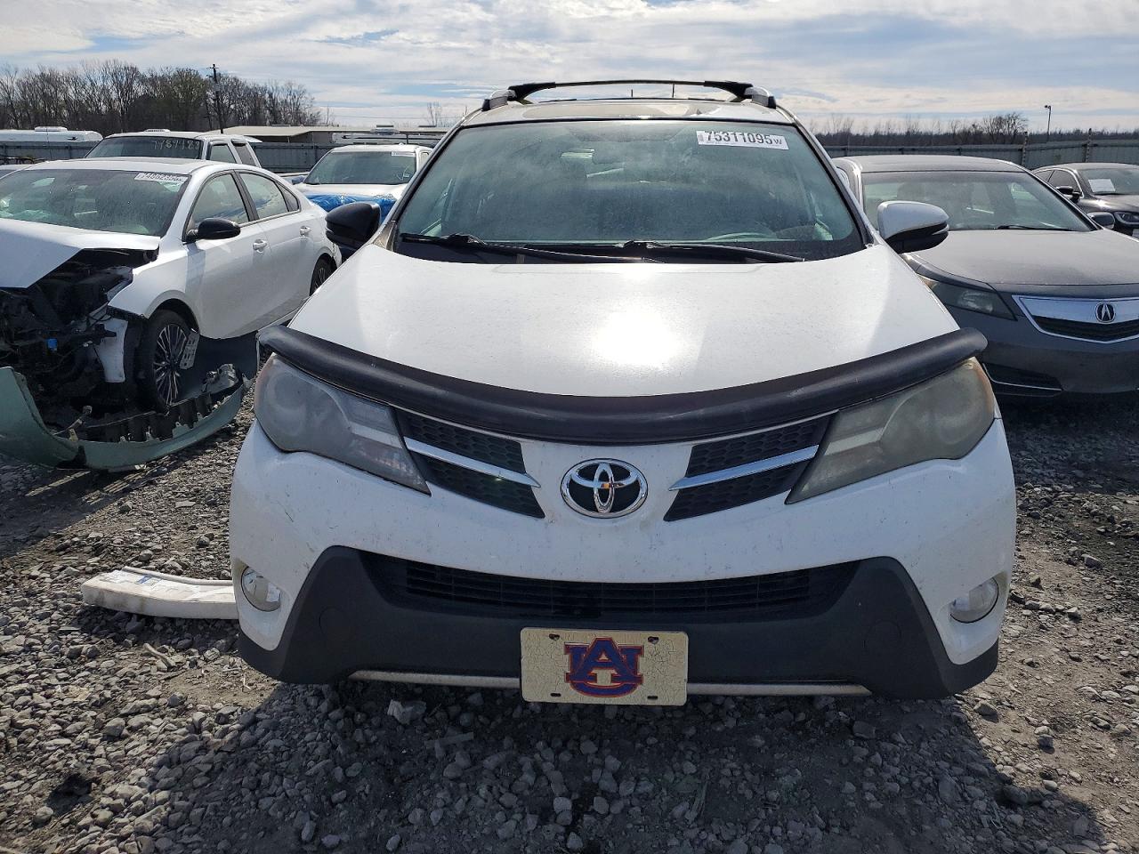 2015 TOYOTA RAV4 XLE photo 9