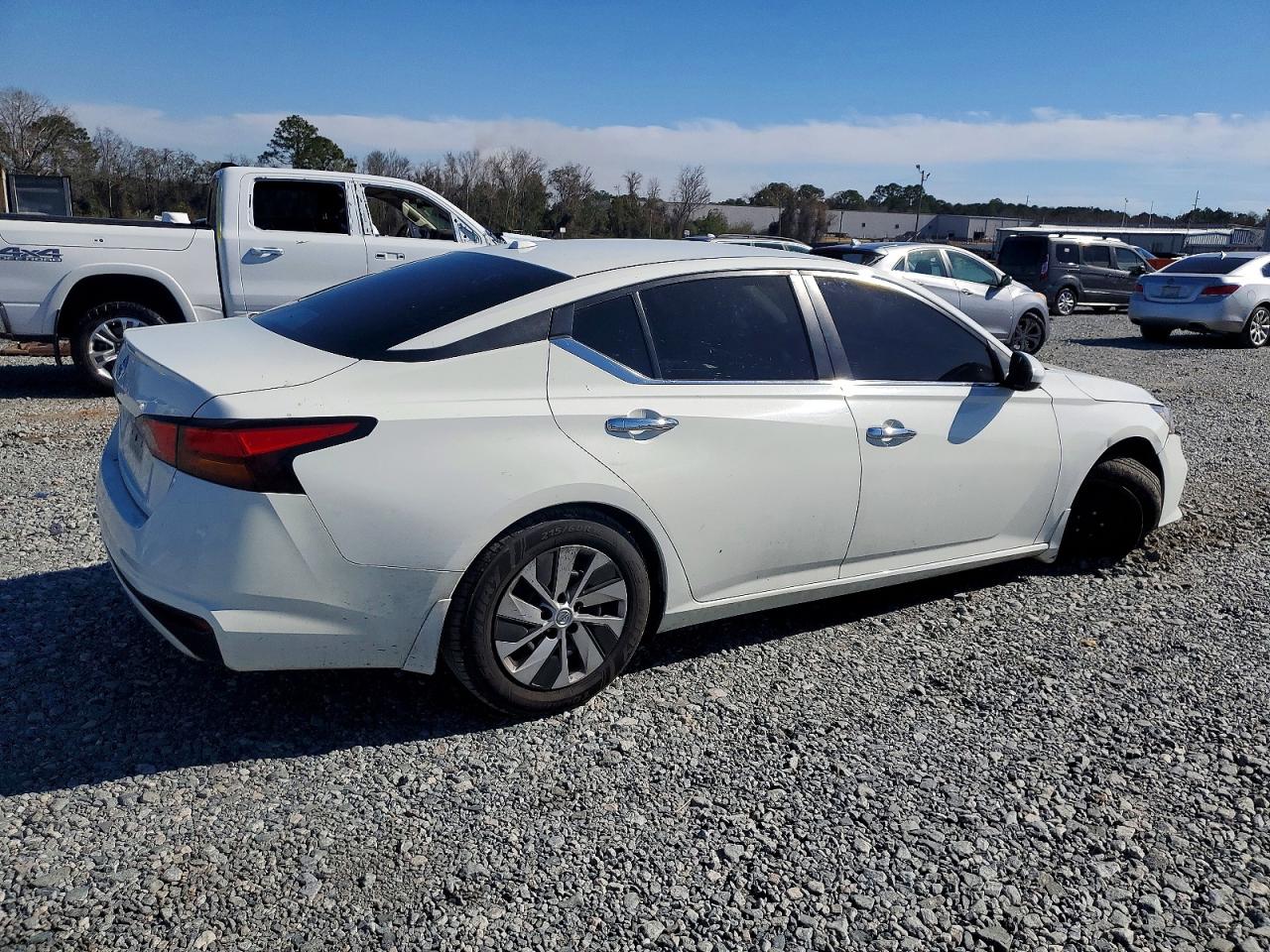 2019 NISSAN ALTIMA S photo 5