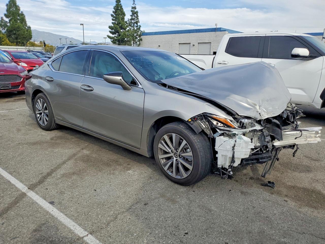 2020 LEXUS ES 300H BASE photo 4