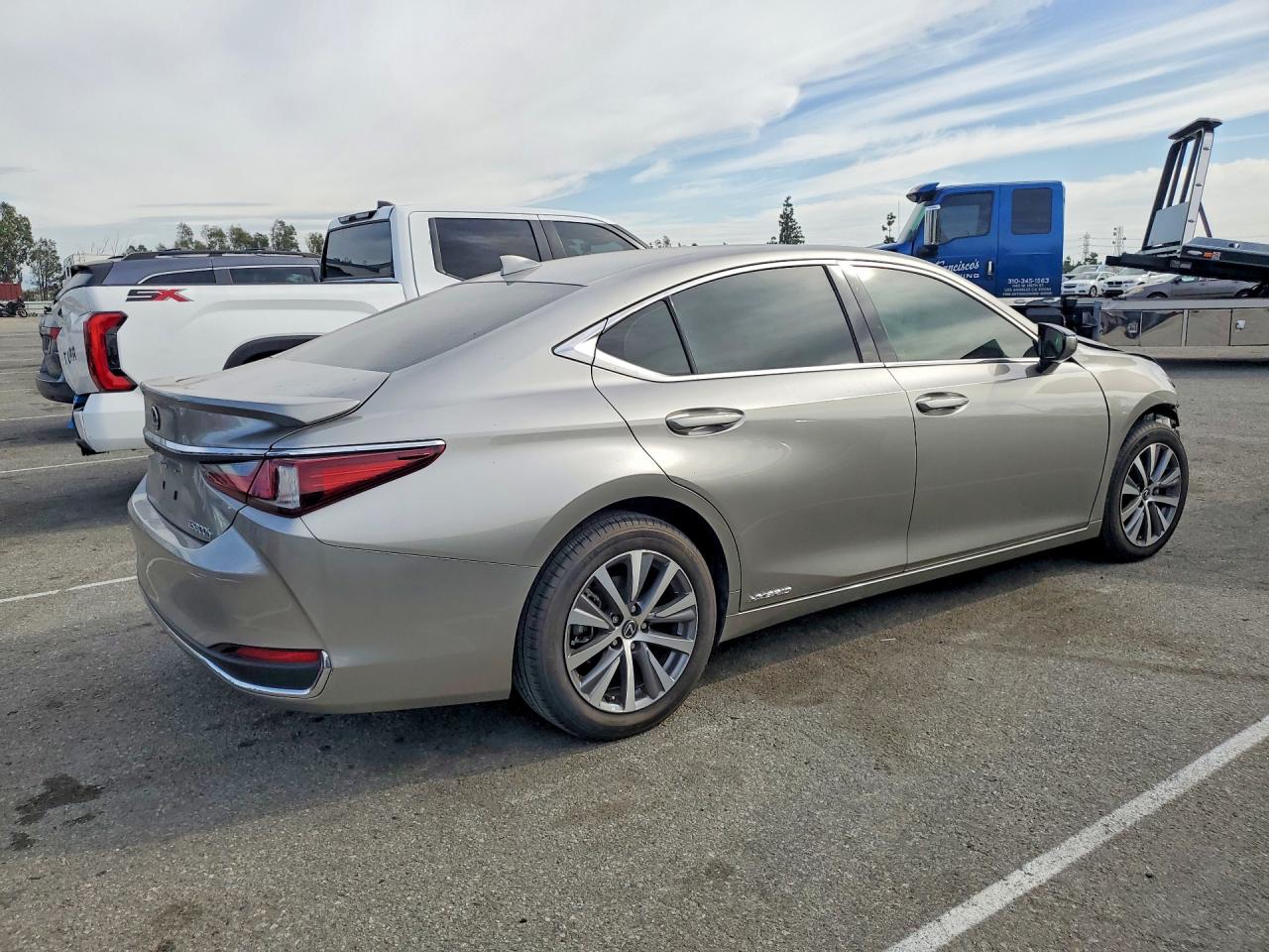 2020 LEXUS ES 300H BASE photo 3