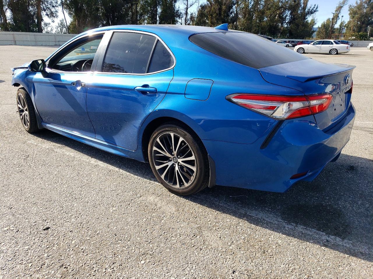 2019 TOYOTA CAMRY L photo 4