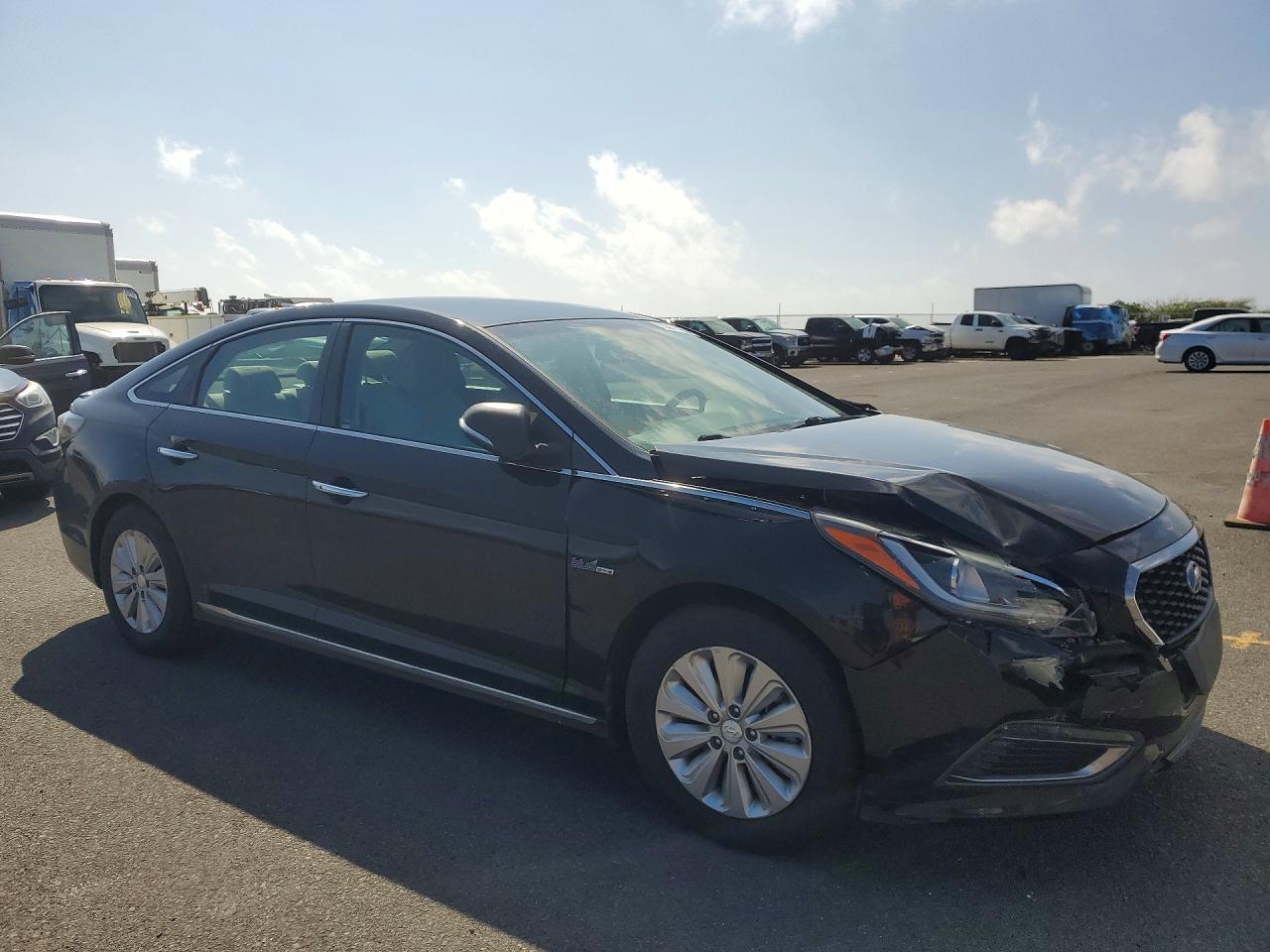 2017 HYUNDAI SONATA HYBRID photo 4