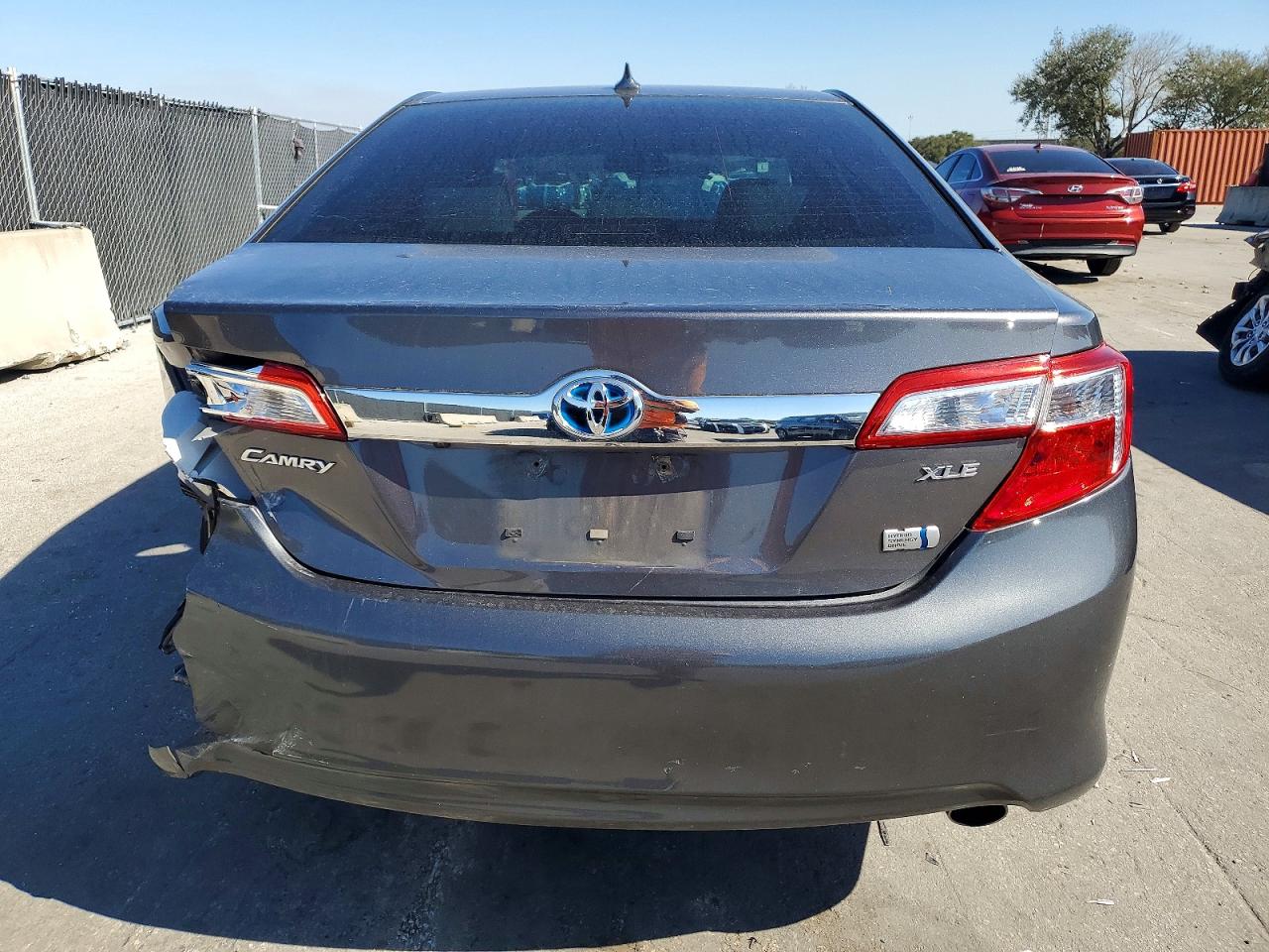 2014 TOYOTA CAMRY HYBRID photo 16