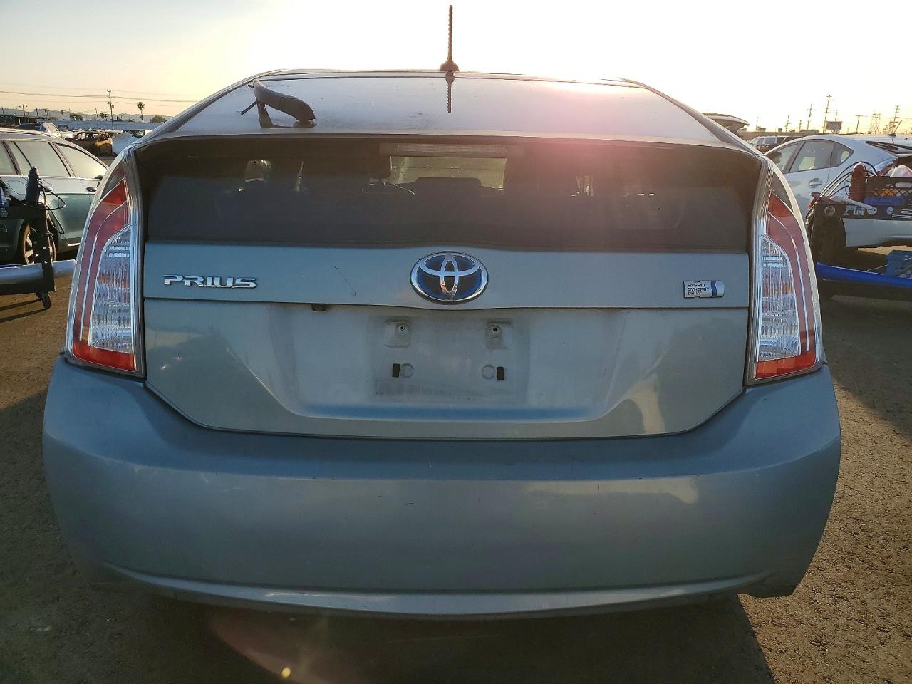 2013 TOYOTA PRIUS photo 6
