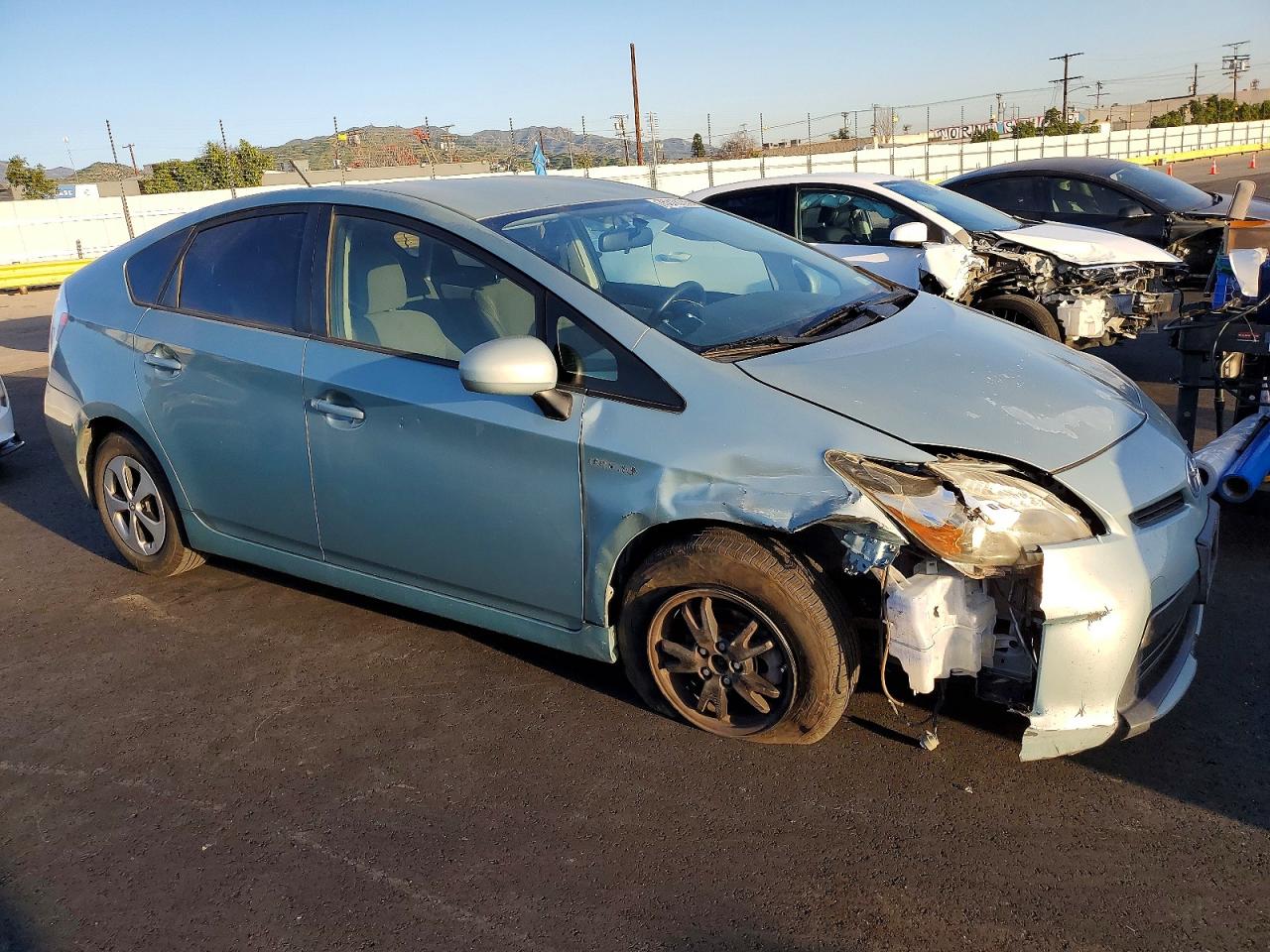 2013 TOYOTA PRIUS photo 4