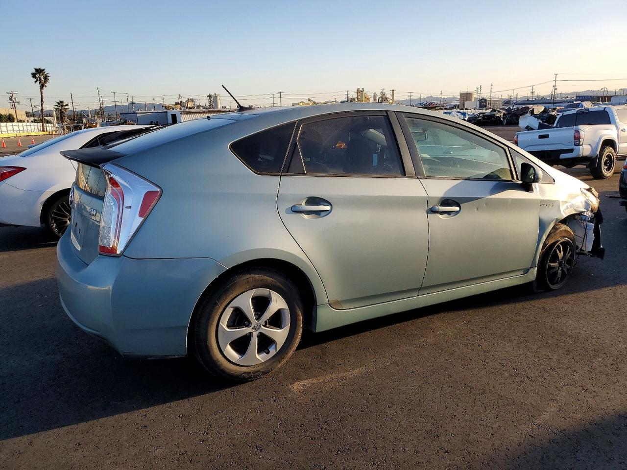 2013 TOYOTA PRIUS photo 3