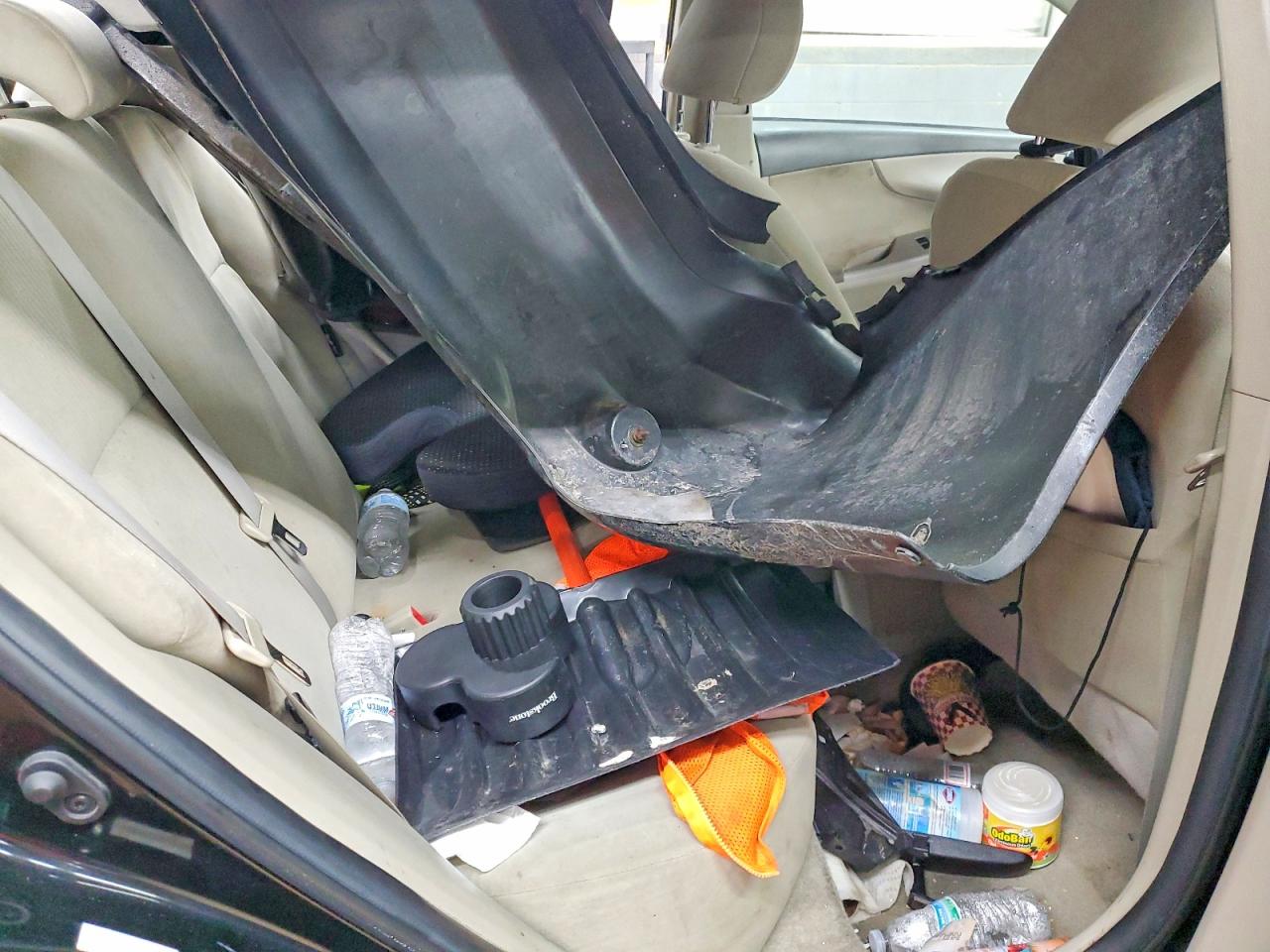2010 TOYOTA COROLLA BASE photo 19