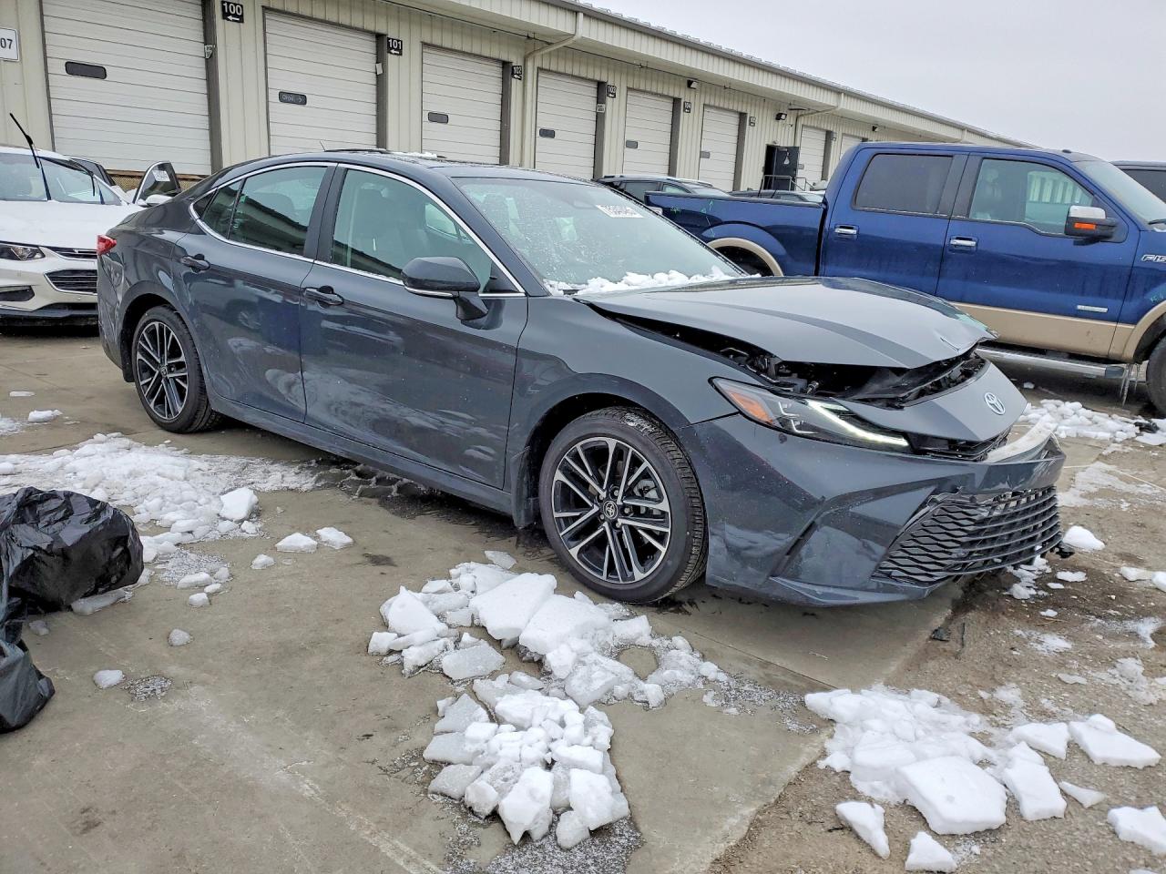 2025 TOYOTA CAMRY XSE photo 4