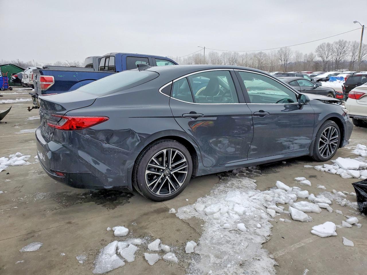 2025 TOYOTA CAMRY XSE photo 3