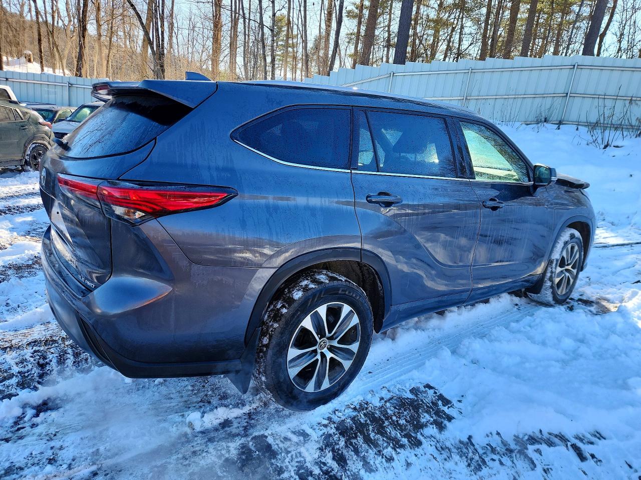 2022 TOYOTA HIGHLANDER XLE photo 7