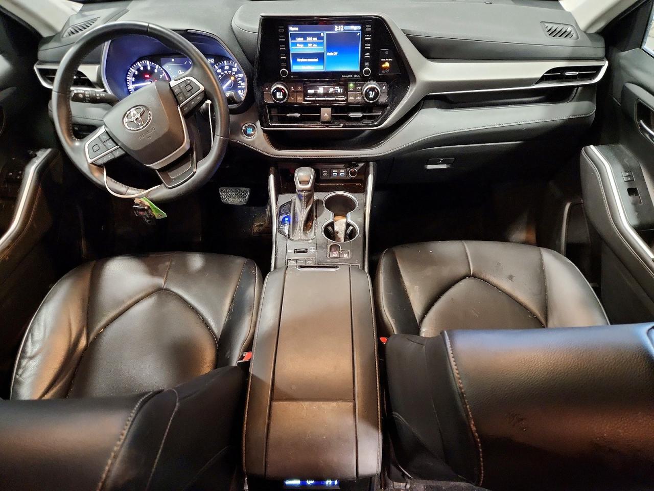 2022 TOYOTA HIGHLANDER XLE photo 22