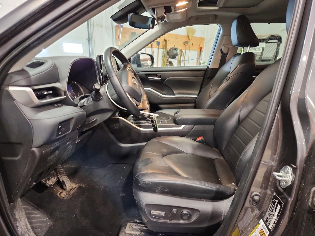 2022 TOYOTA HIGHLANDER XLE photo 19
