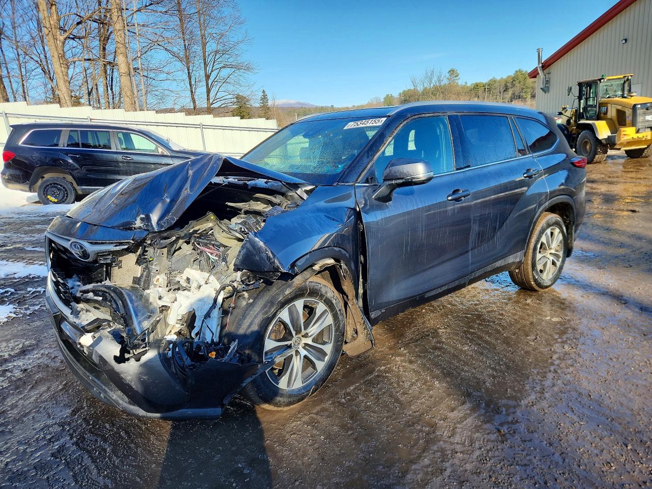 2022 TOYOTA HIGHLANDER XLE photo 2