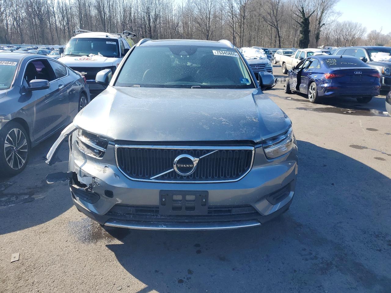 2019 VOLVO XC40 T5 MOMENTUM photo 9