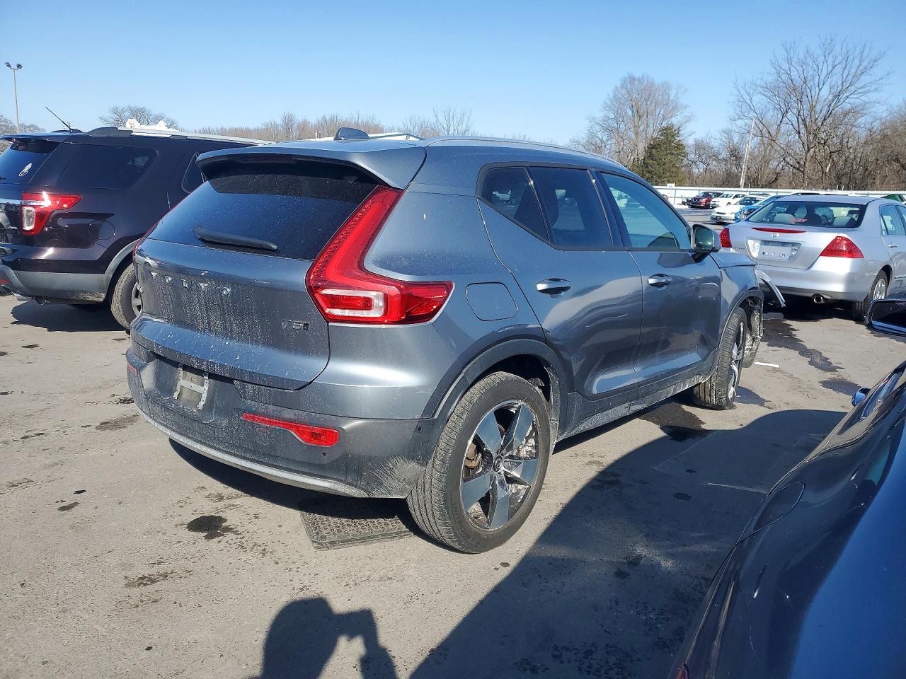 2019 VOLVO XC40 T5 MOMENTUM photo 5