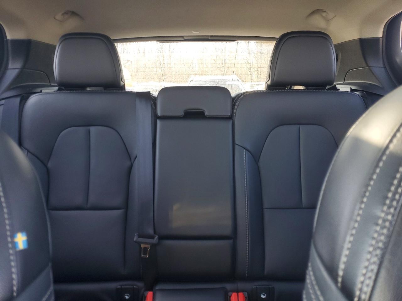 2019 VOLVO XC40 T5 MOMENTUM photo 19