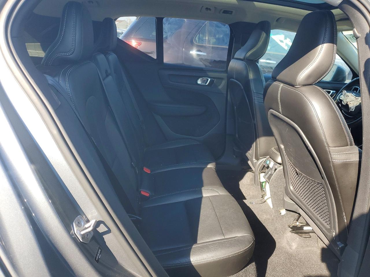 2019 VOLVO XC40 T5 MOMENTUM photo 21
