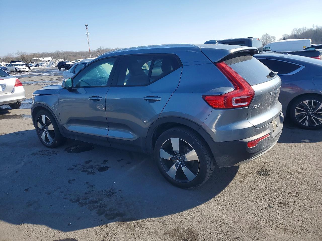 2019 VOLVO XC40 T5 MOMENTUM photo 3