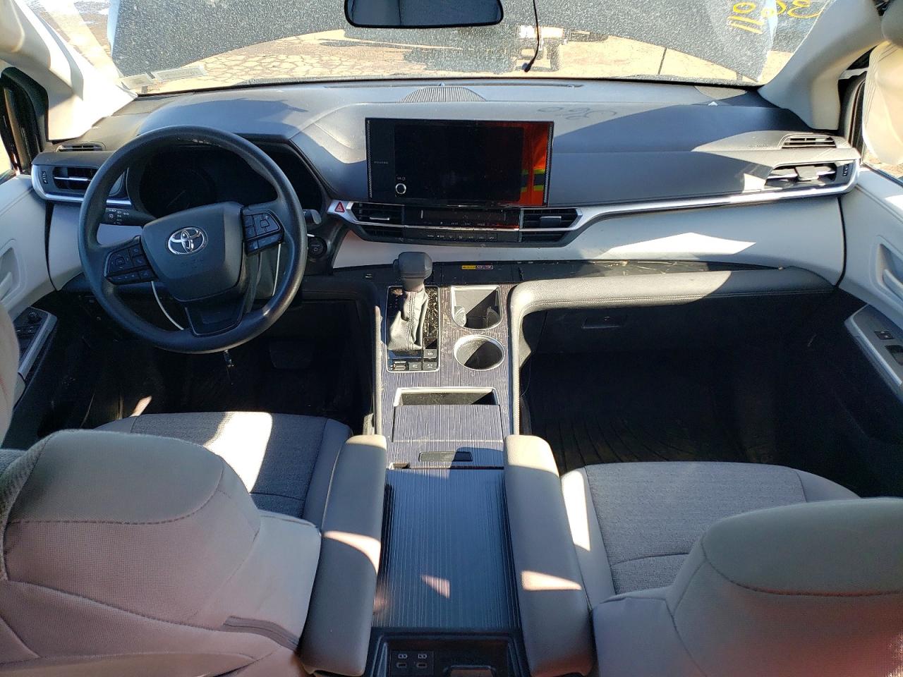 2025 TOYOTA SIENNA LE 8-PASSENGER photo 15