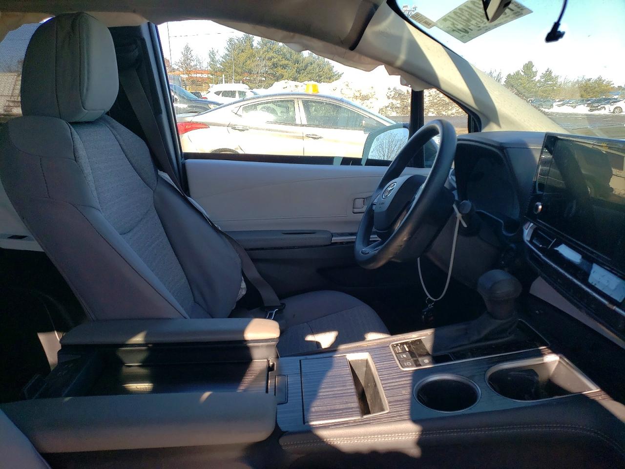 2025 TOYOTA SIENNA LE 8-PASSENGER photo 13