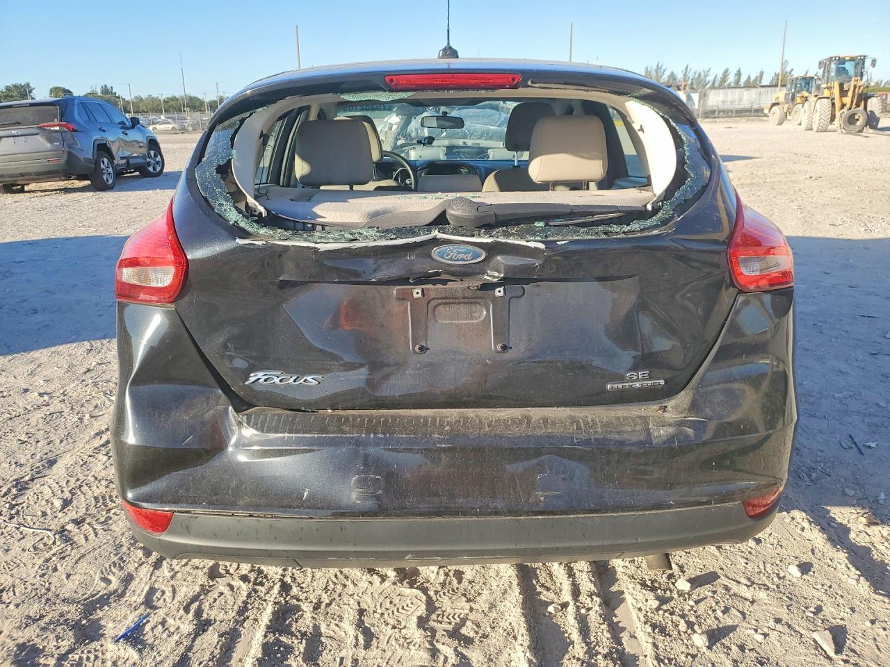 2015 FORD FOCUS SE photo 11