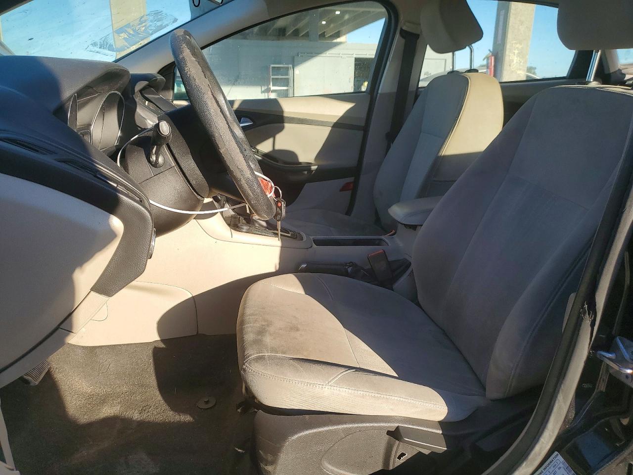 2015 FORD FOCUS SE photo 13