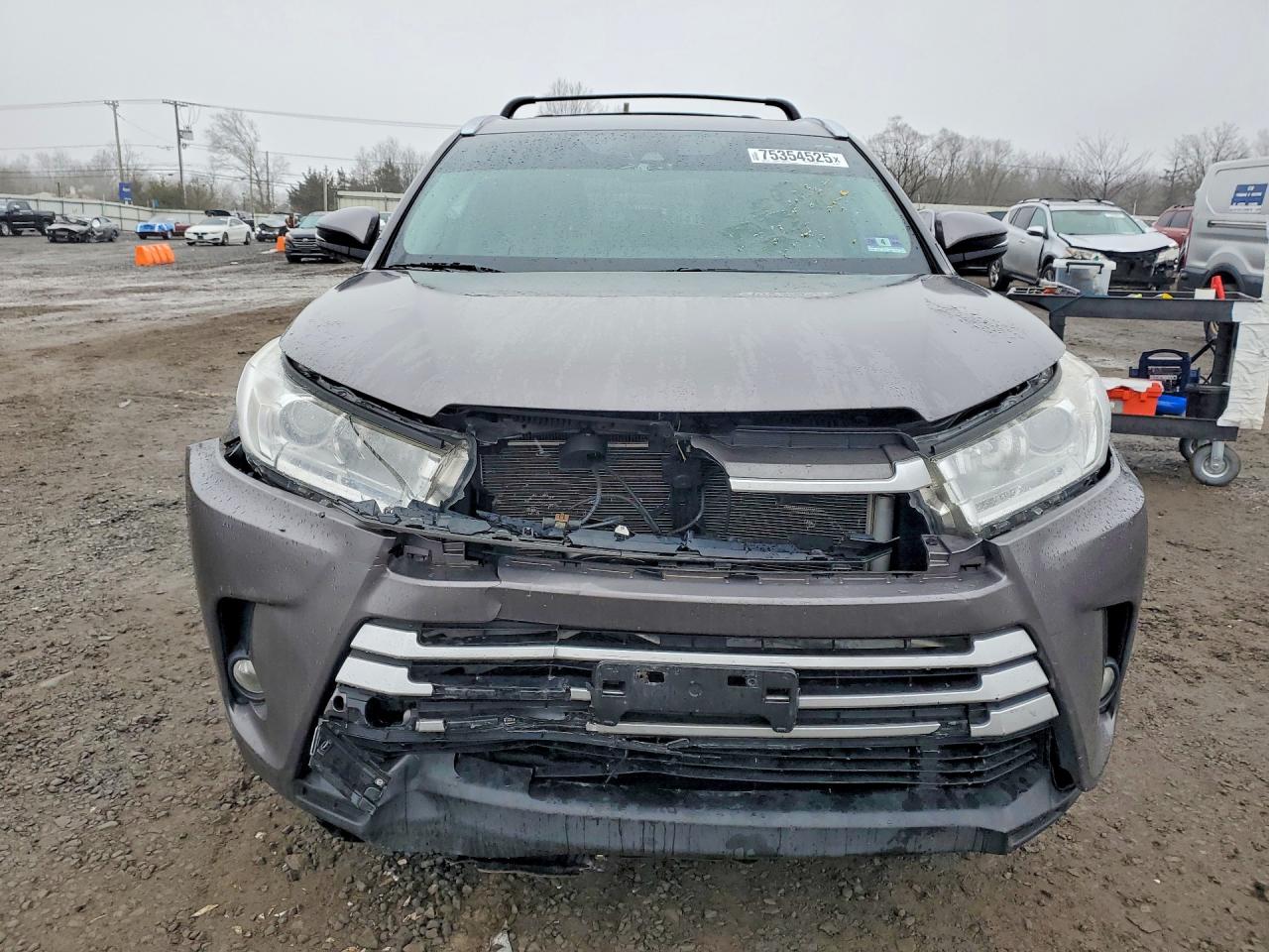 2018 TOYOTA HIGHLANDER XLE photo 5