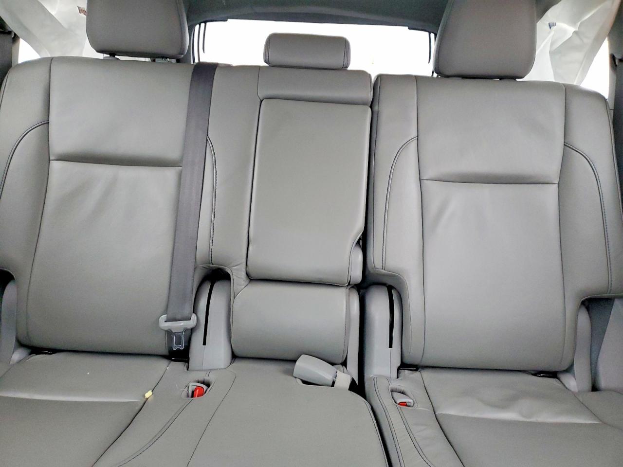 2018 TOYOTA HIGHLANDER XLE photo 10