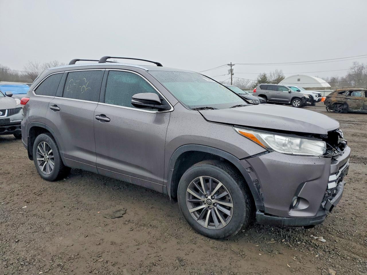 2018 TOYOTA HIGHLANDER XLE photo 4