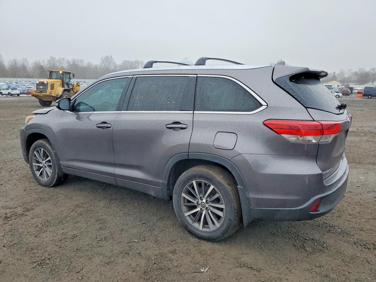2018 TOYOTA HIGHLANDER XLE photo 2