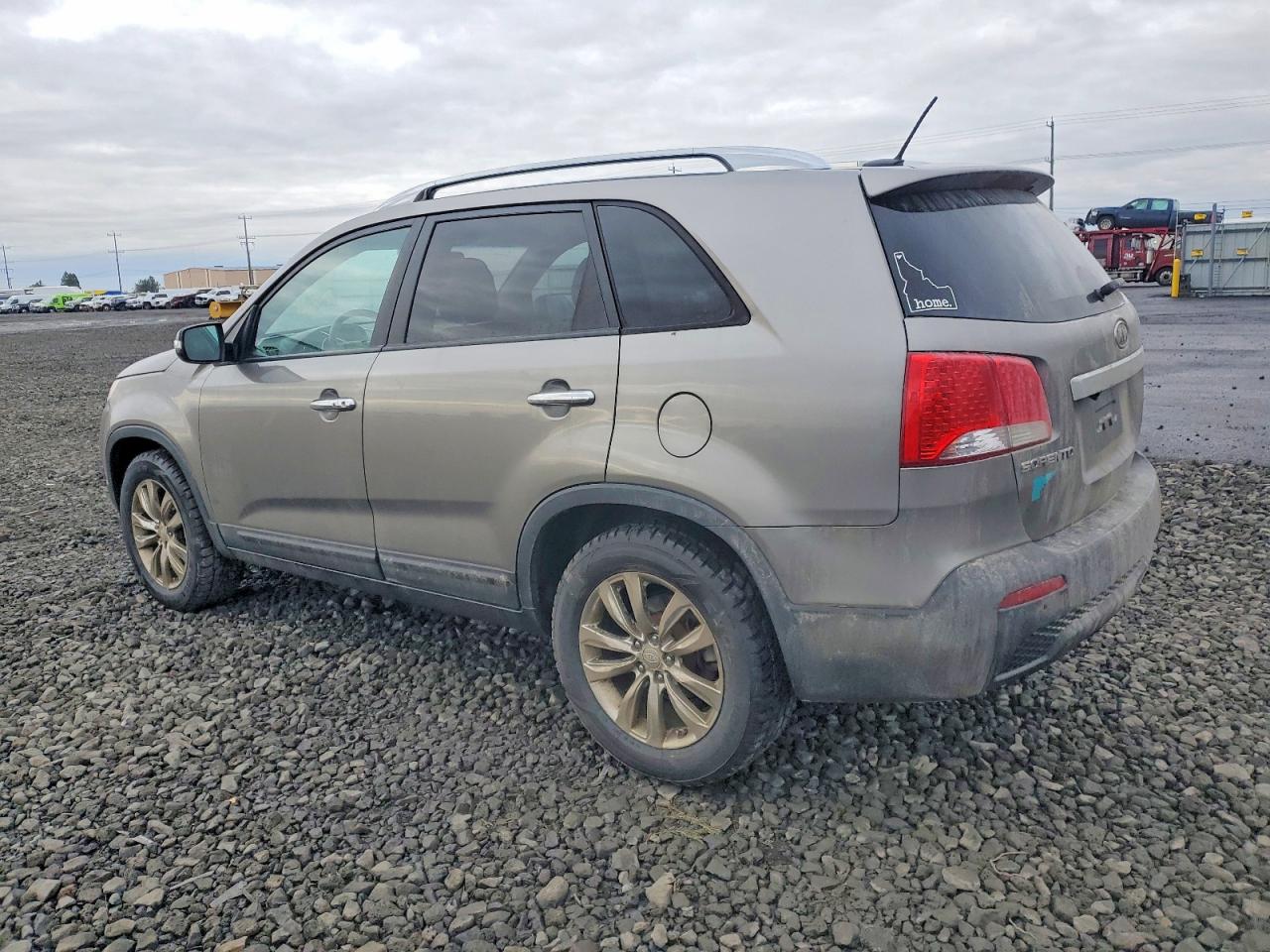 2011 KIA SORENTO photo 3