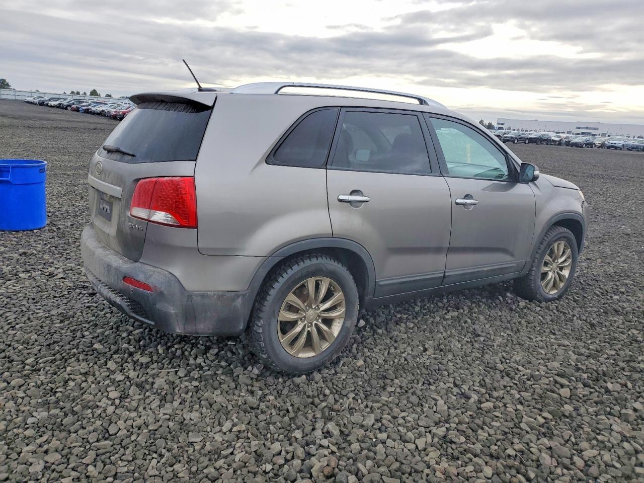 2011 KIA SORENTO photo 5