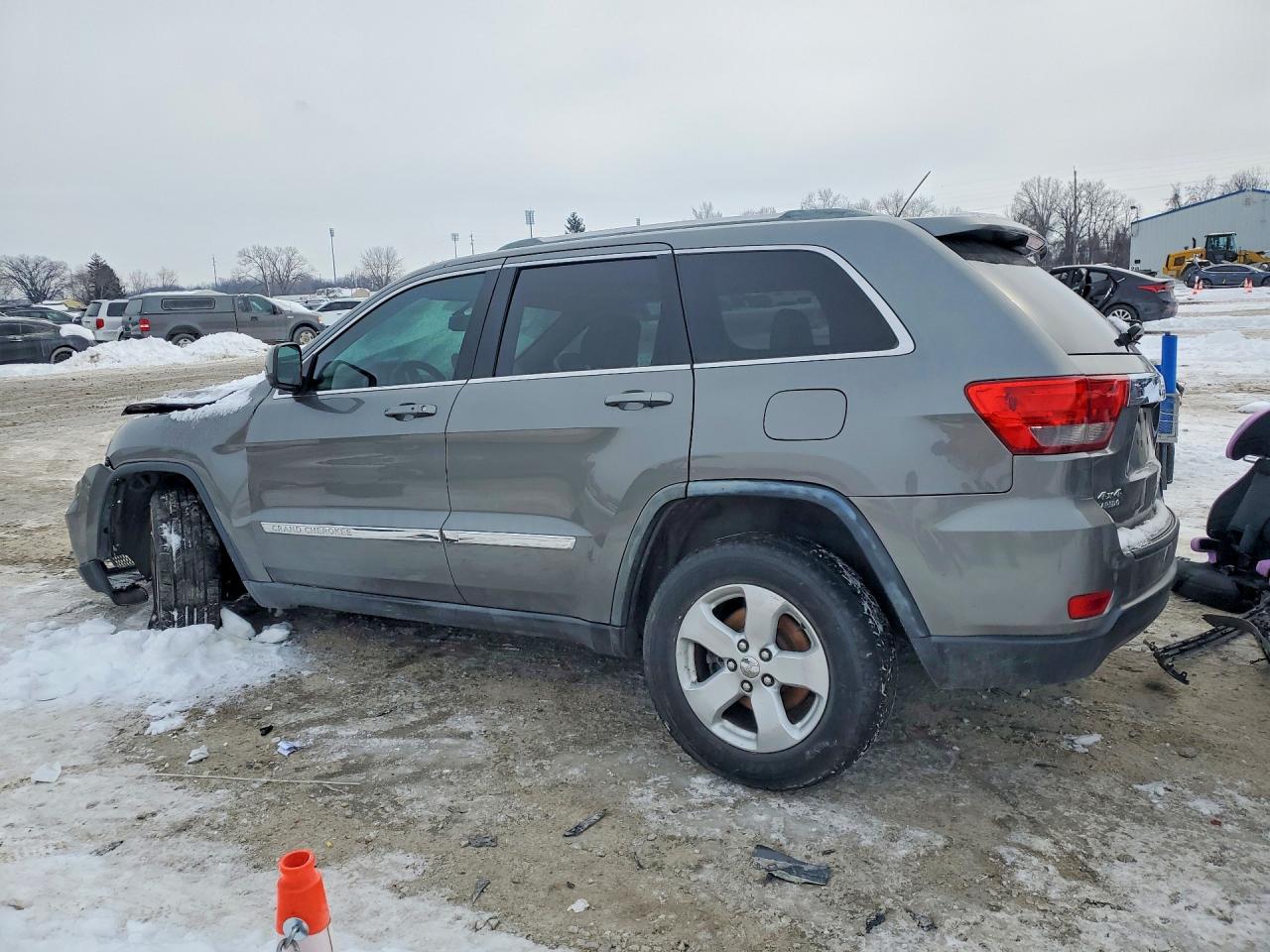 2011 JEEP GRAND CHEROKEE LAREDO photo 2