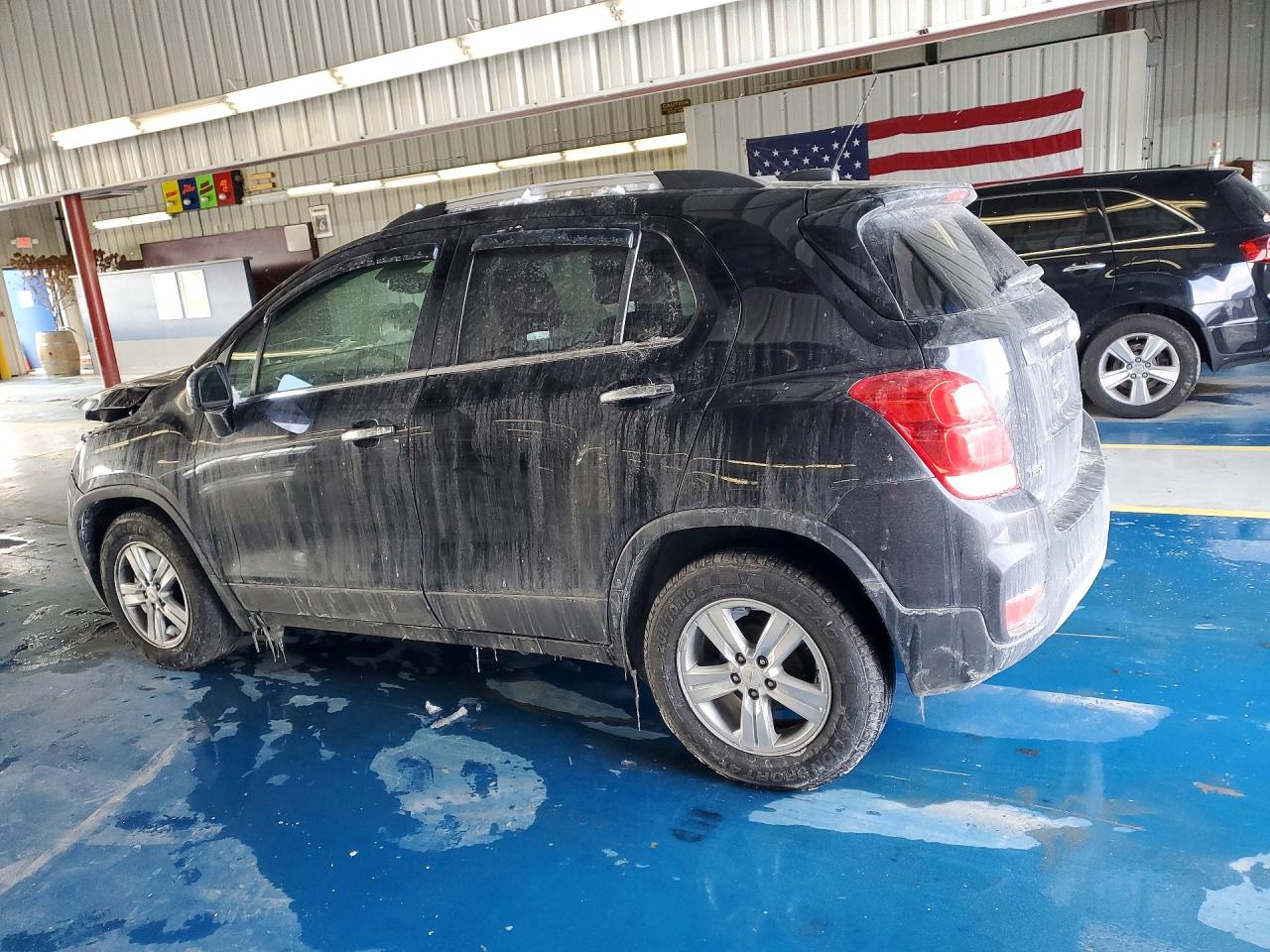 2019 CHEVROLET TRAX 1LT photo 2