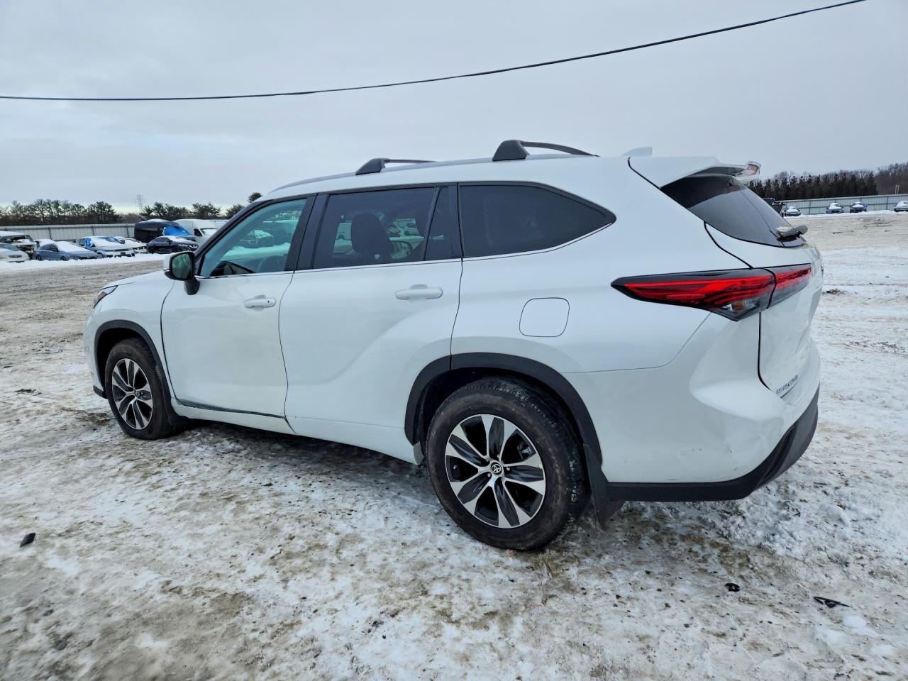2023 TOYOTA HIGHLANDER L photo 2