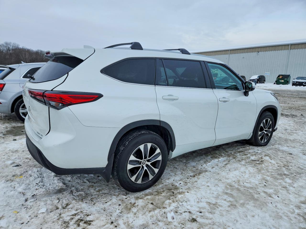 2023 TOYOTA HIGHLANDER L photo 3