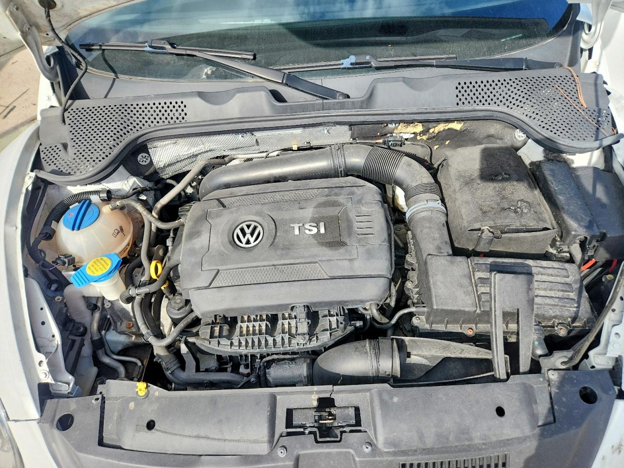 2016 VOLKSWAGEN BEETLE 1.8T photo 31