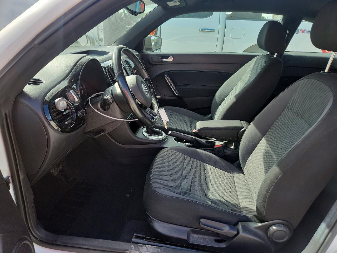 2016 VOLKSWAGEN BEETLE 1.8T photo 19