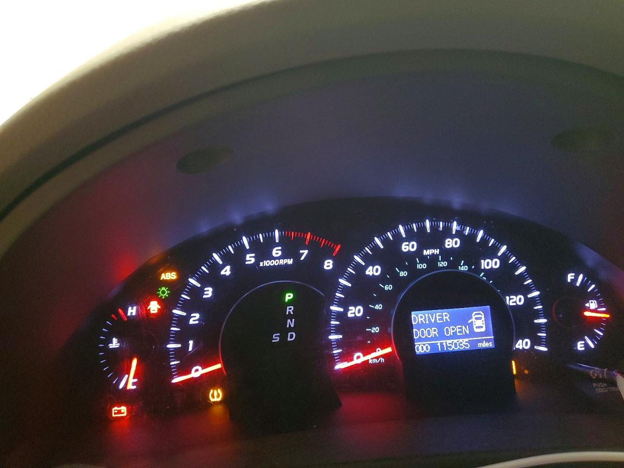 2011 TOYOTA CAMRY XLE photo 17