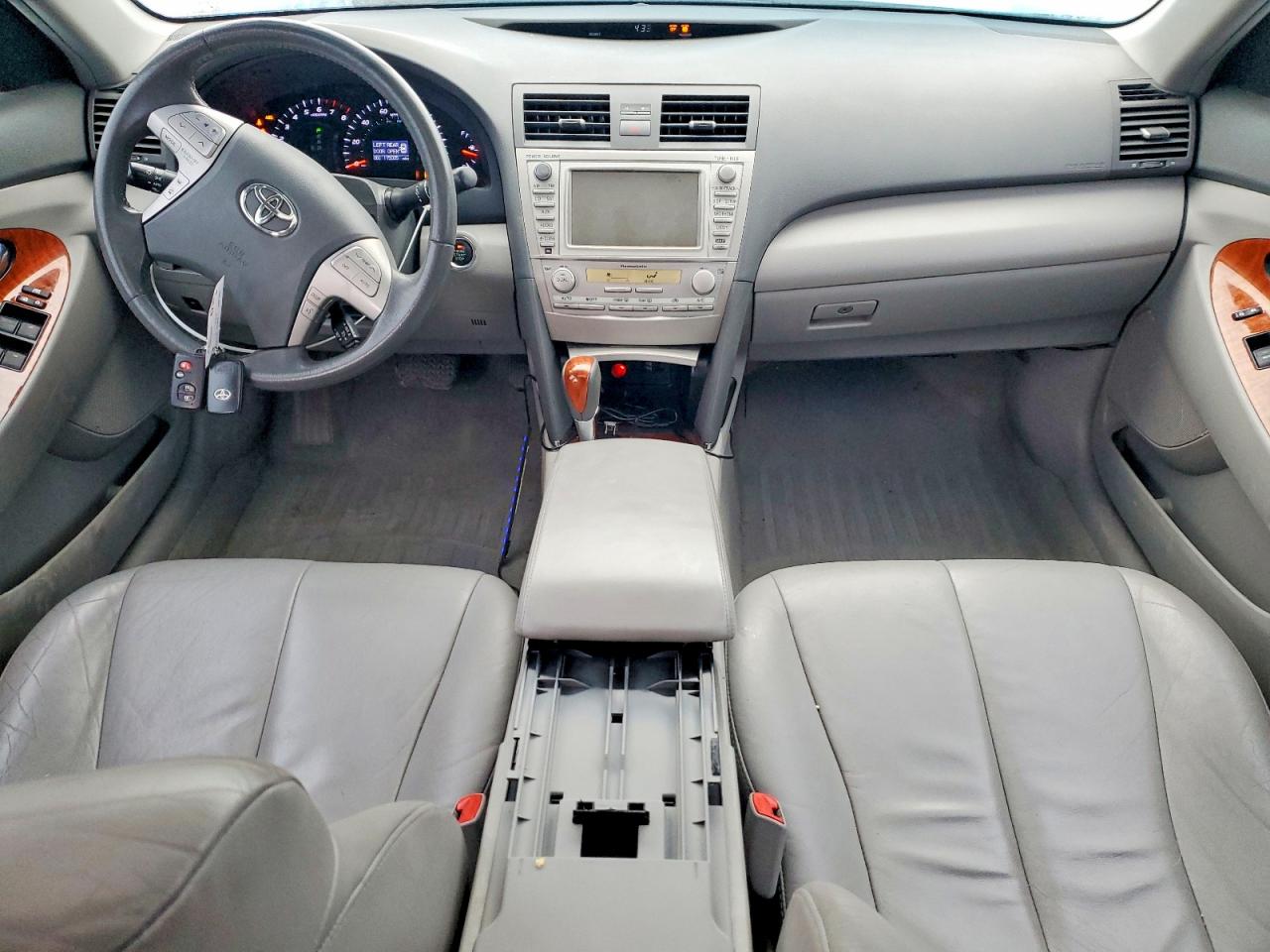 2011 TOYOTA CAMRY XLE photo 15