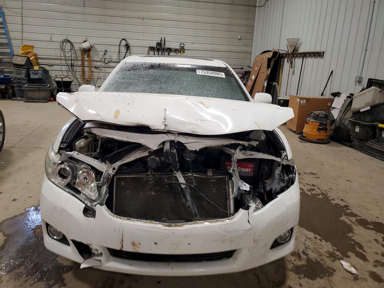 2011 TOYOTA CAMRY XLE photo 9