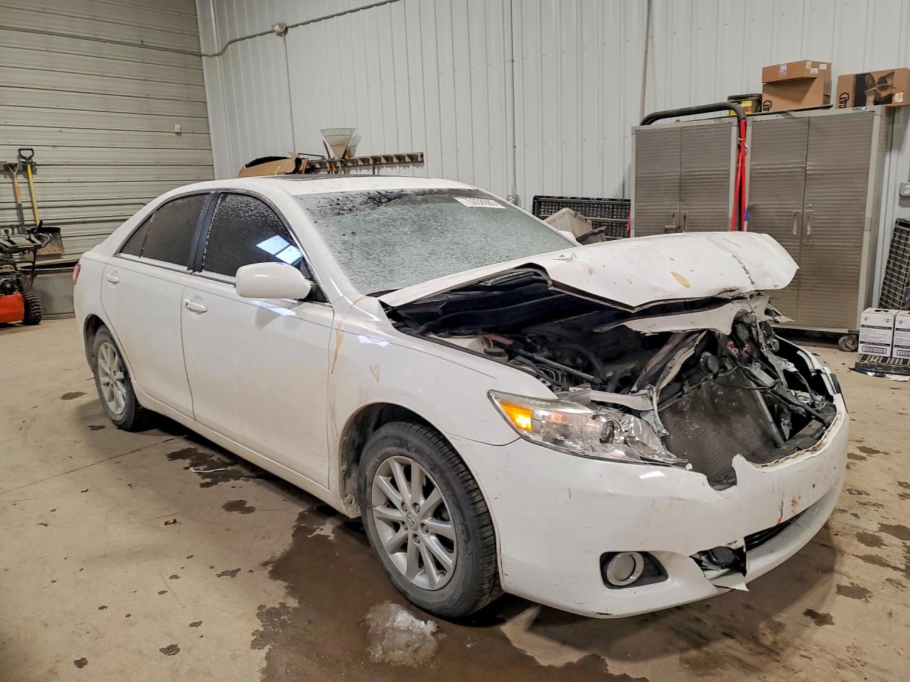 2011 TOYOTA CAMRY XLE photo 7