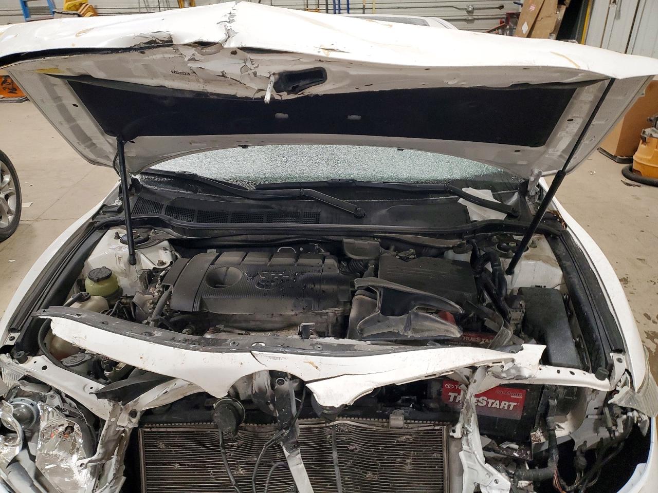 2011 TOYOTA CAMRY XLE photo 21