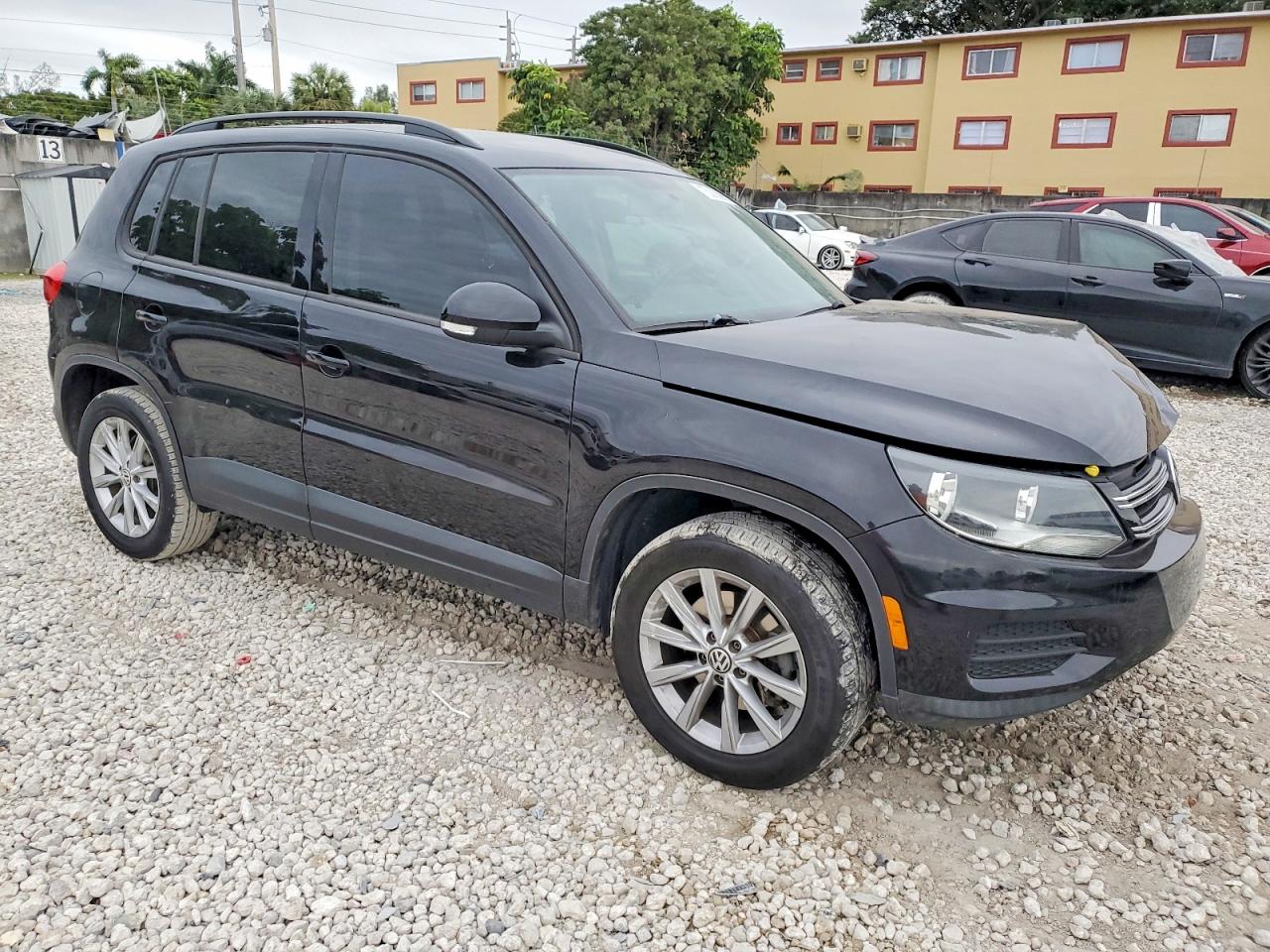 2017 VOLKSWAGEN TIGUAN S photo 7